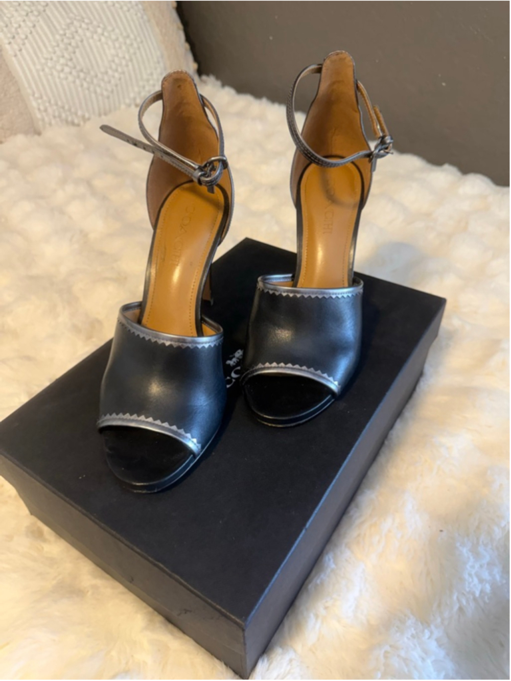 Preowned, Woman’s Coach Jordan Sandals ✨🤍 size 9